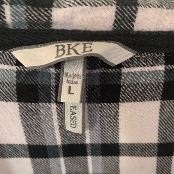 SOLD Womens Flannel - Picture 4 of 4